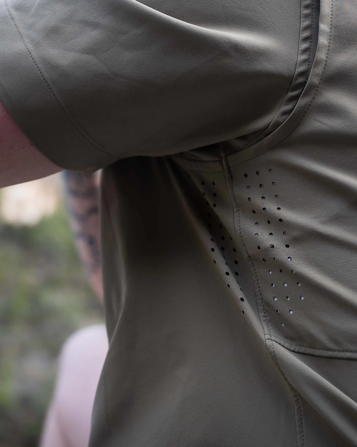 Kuiu Mesa Vented SS Snap Shirt | Olive - Image 6