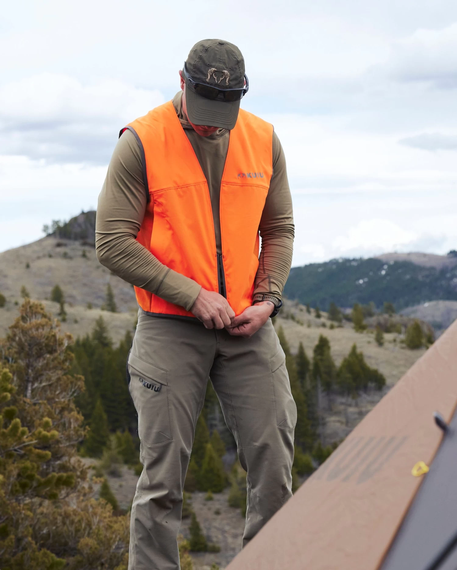 Kuiu Precision Hunter Vest | Blaze Orange - Image 3