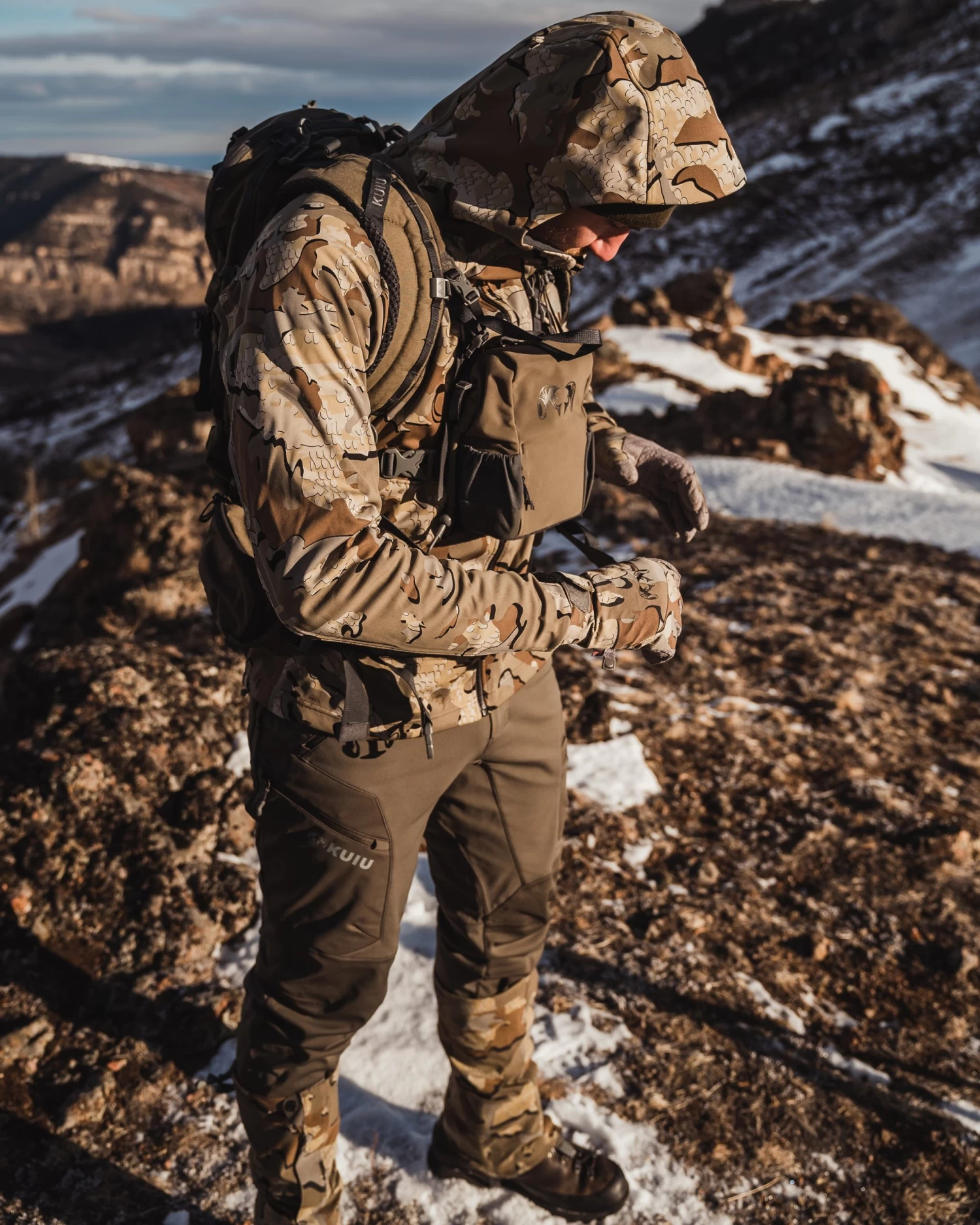 Kuiu Axis Hybrid Hooded Jacket | Verde - Image 11