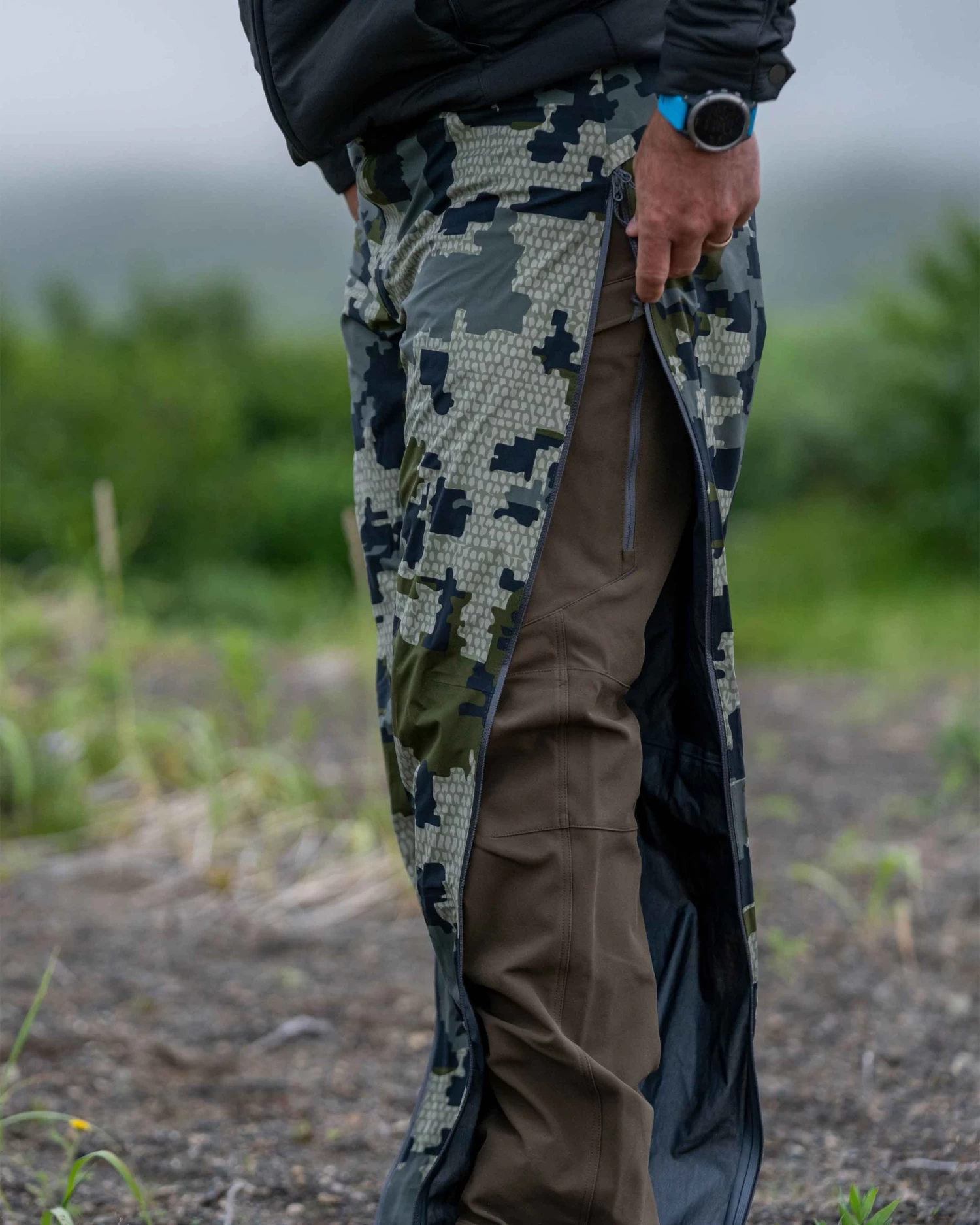 Kuiu Chugach TR Rain Pant | Gunmetal - Image 5