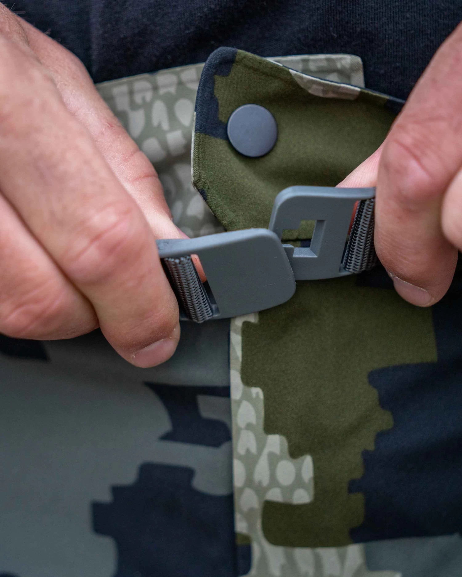 Kuiu Chugach TR Rain Pant | Gunmetal - Image 7