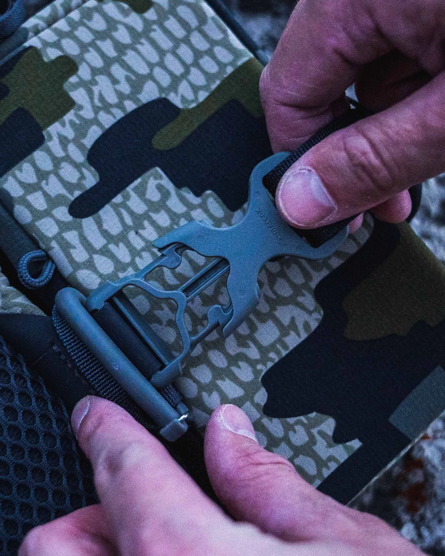 Kuiu Phone Holder | Verde - Image 8