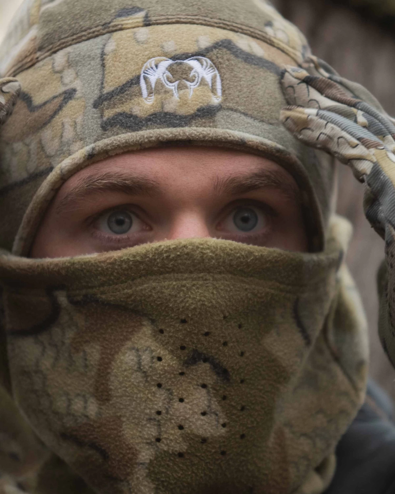 Kuiu Wind Pro Fleece Neck Gaiter | Verde - Image 3