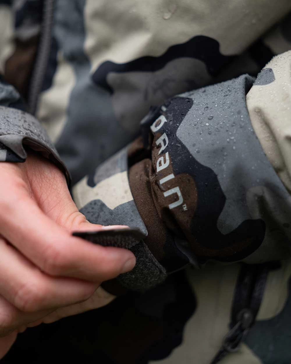 Kuiu Women's Chugach TR Rain Jacket | Vias - Image 8