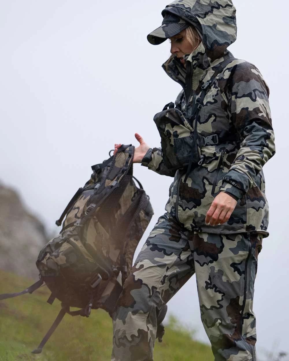 Kuiu Women's Chugach TR Rain Jacket | Vias - Image 9