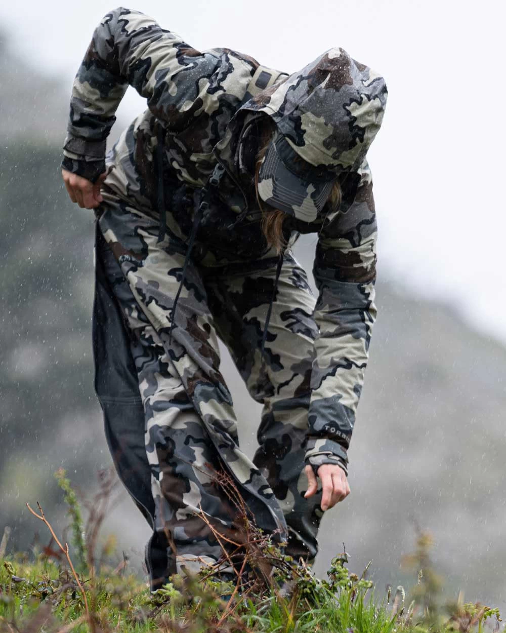 Kuiu Women's Chugach TR Rain Pant | Vias - Image 9